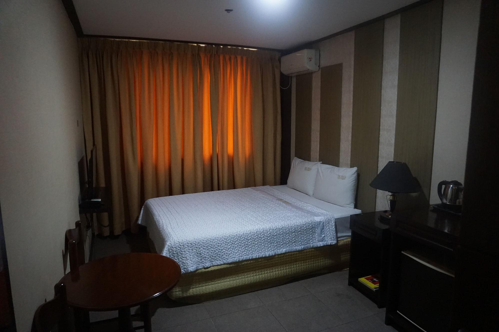 The Shila Philla Hotel Makati City Exterior foto